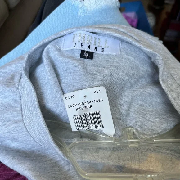 Trendy Gray and Blue Crop Top with 'Good Vibes' Print - Picture 2 of 8